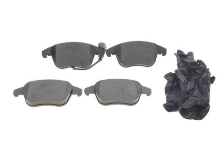 Колодки гальмівні (передні) VW Tiguan/Sharan 07- (з датчиком) BOGAP A8210211