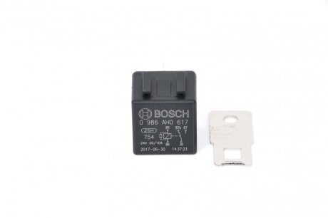 Автомобильное реле BOSCH 0 986 AH0 617