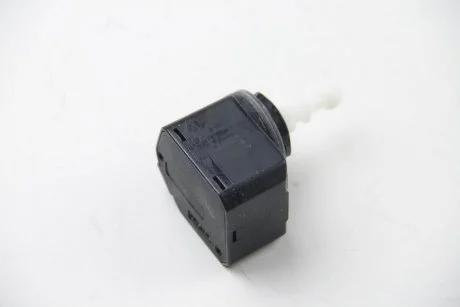 Регулювання фари HELLA 6NM008 830-601