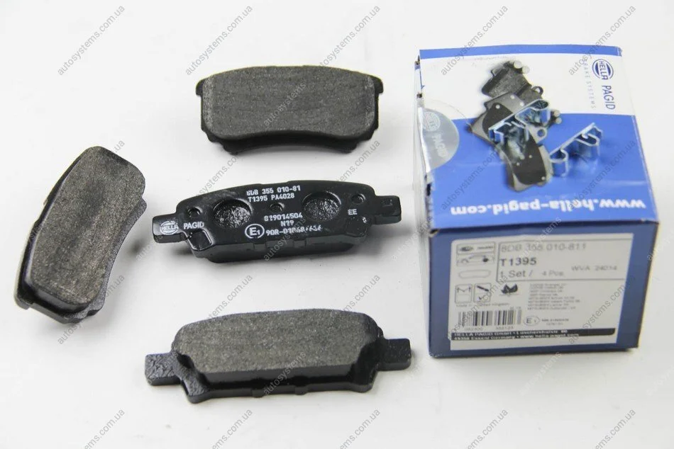 Тормозные колодки дисковые, комплект HELLA 8DB 355 010-811 (фото 1)