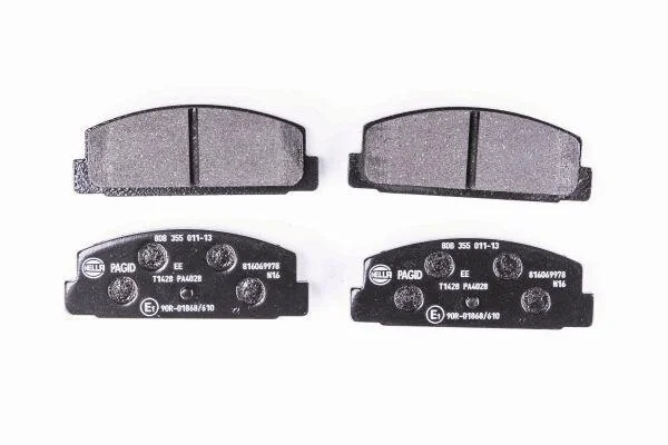 Тормозные колодки дисковые, комплект HELLA 8DB 355 011-131 (фото 1)
