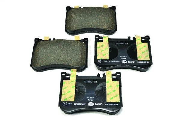 Тормозные колодки дисковые, комплект HELLA 8DB 355 020-581 (фото 1)