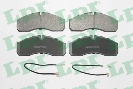 Тормозные колодки дисковые, комплект LPR 05P1109A