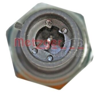Датчик давления масла METZGER 0910095