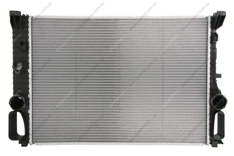 Радіатор охолодження двигуна First Fit NISSENS 67102A (фото 1)