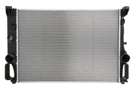 Радіатор охолодження двигуна First Fit NISSENS 67102A