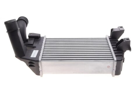 Радіатор інтеркулера Opel Astra H/Zafira 1.3-1.9D 04- NRF 30307