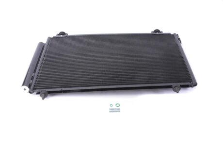 Радіатор кондиціонера (з осушувачем) Toyota Avensis 1.6-2.4 03- NRF 35592