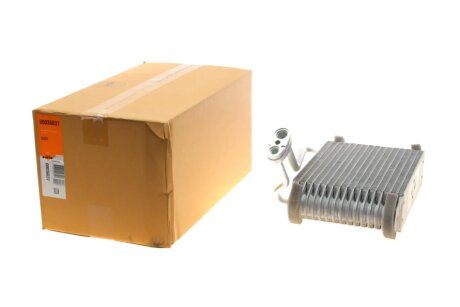 Радіатор кондиціонера Audi A4 1.6-2.8 94-01 NRF 36037