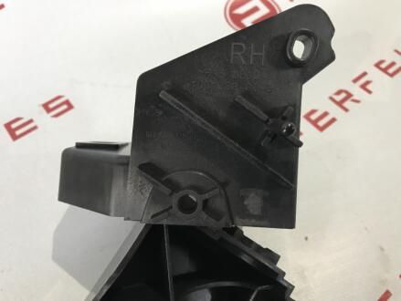 Кронштейн центральний переднього бампера (рестайлінг) LH Tesla Model S 1061331-00-B PERFEKTES 131-TSMS-3100B-00