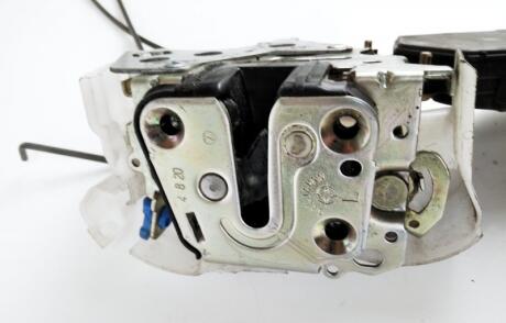 Замок двери передней левой SUBARU 61032SA070