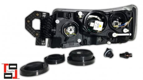Фара головного світла р/управління чорна з протитуманкою, ксеноновою лампою та баластом RH Renault new Premium e-mark 5010578478 TANGDE TD01-58-009AXR