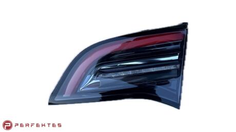 Ліхтар задній в кришку багажника (тип: EUR) RH Model 3, Model Y 4-pin TESLA 1502089-00-B