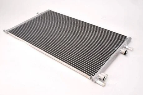 Радиатор кондиционера (Конденсатор) THERMOTEC KTT110007