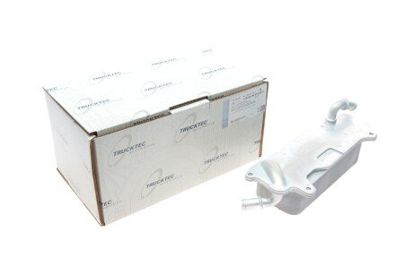 Радіатор масляний Audi A6 10-18 (теплообмінник) TRUCKTEC 07.18.081