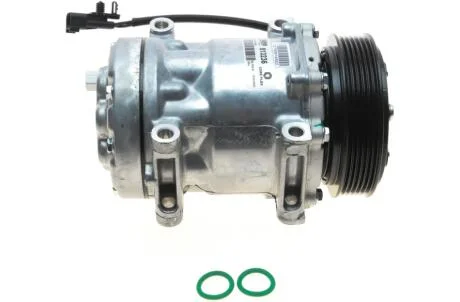 Компресор кондиціонера Ford Focus/C-Max 1.6TDCi 03-12/Mazda 3 1.6DI 04-09 Valeo 813236