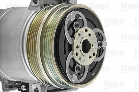 Компресор кондиціонера Ford Focus/C-Max/Kuga 1.4-2.5 04-/Volvo C30/S40/V50 1.6 05-12 Valeo 813323