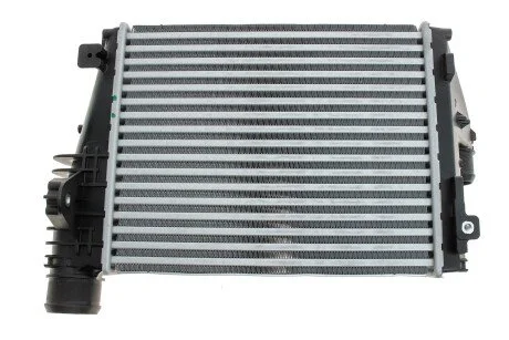 Радіатор інтеркулера Citroen Jumpy III/Peugeot Expert 1.6/2.0BlueHDi 16- Valeo 818304