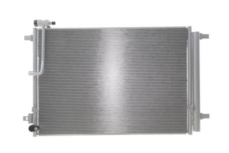 Радіатор кондиціонера Audi A8 2.0-6.3 09-18 Valeo 822633